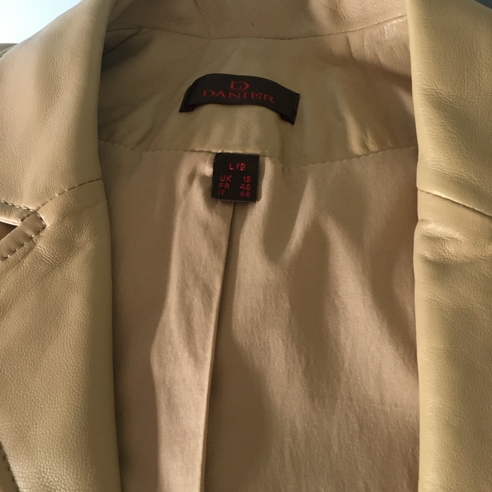 Danier leather jacket, light butterscotch size L - Picture 5 of 10